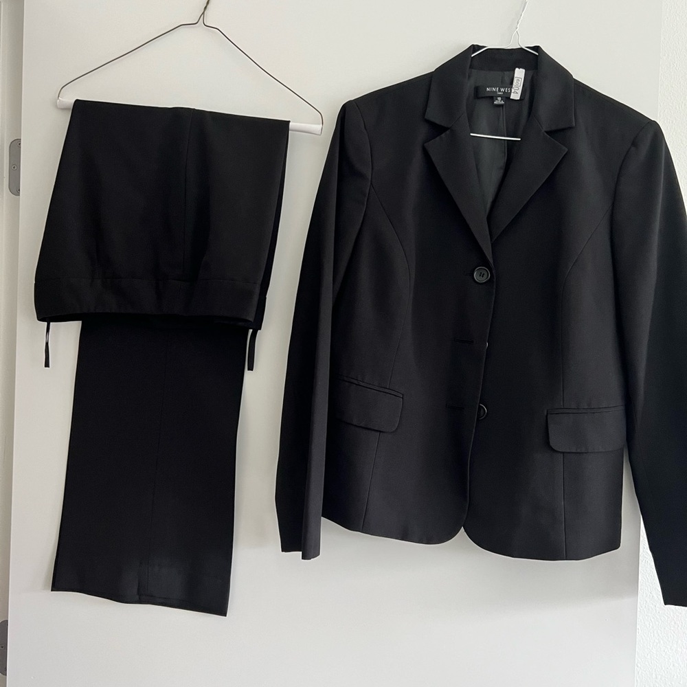 Nine West Women’s Suit, Black, Size 10